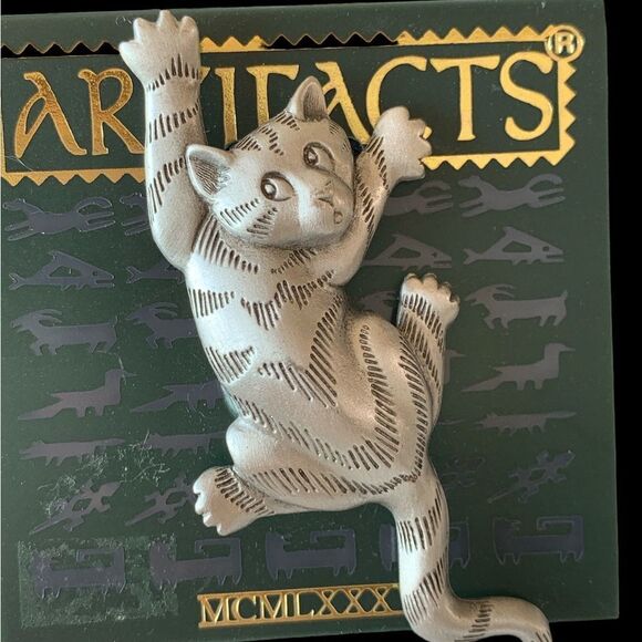 Vintage JJ Artifacts climbing pewter kitty pin brooch new with tags - Picture 3 of 3